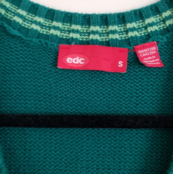 Green Sweater Vest - Picture 3 of 4